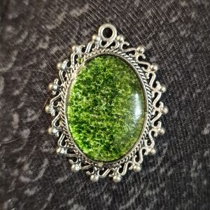 Elegant Green Pendant Necklace